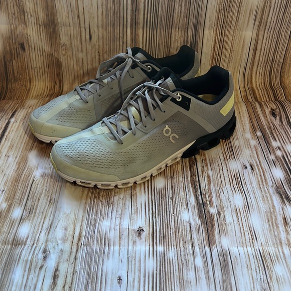 On Running Other - 👠 On Running On Cloud Cloudflow Running Shoe Alloy Magnet sz 10.5